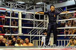 L'arbitre combat de boxe Bangla Boxing Stadium - Patong Beach - Phuket