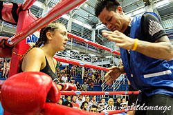 Conseils du coach à sa boxeuse Bangla Boxing Stadium - Patong Beach - Phuket
