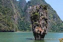 James Bond Island et Koh Panyee dans la baie de Phang Nga